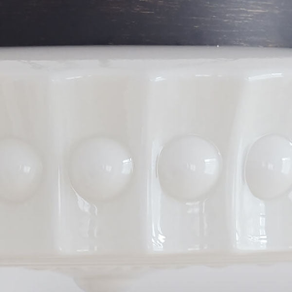 Halbbündige LED Deckenleuchte aus weißem Glas mit Streifendekor