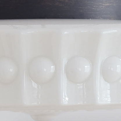 Halbbündige LED Deckenleuchte aus weißem Glas mit Streifendekor