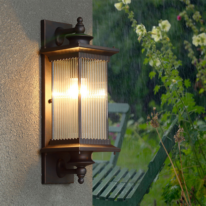 Vintage rechteckige wetterfeste Außenwandleuchte im klassischen Design