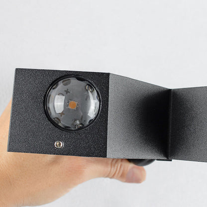 Moderner wasserdichter LED-Außenstrahler im X-Design für Fassadenbeleuchtung