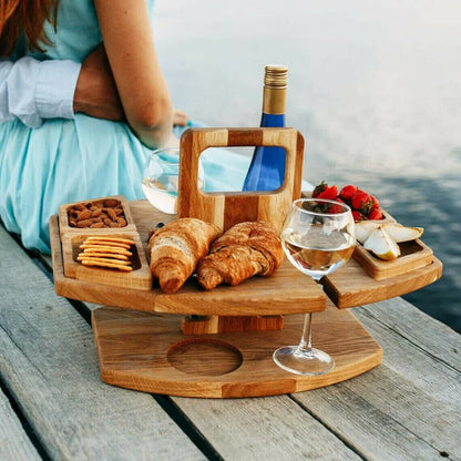 Kompakter Picknick-Weintisch aus Holz – tragbar & stilvoll für draußen