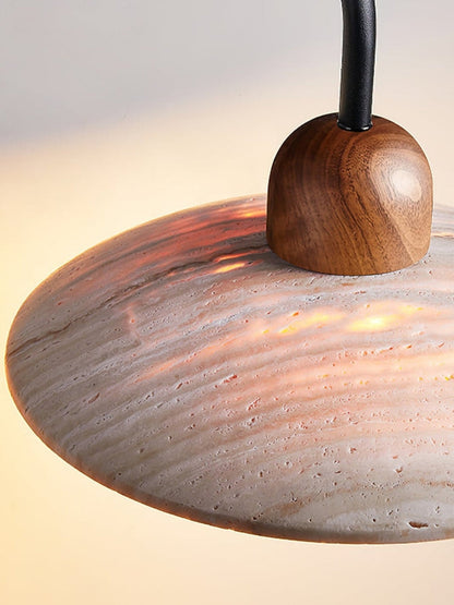 Moderne Travertin Wandleuchte – Scheibenform mit Holz- und Metallelementen