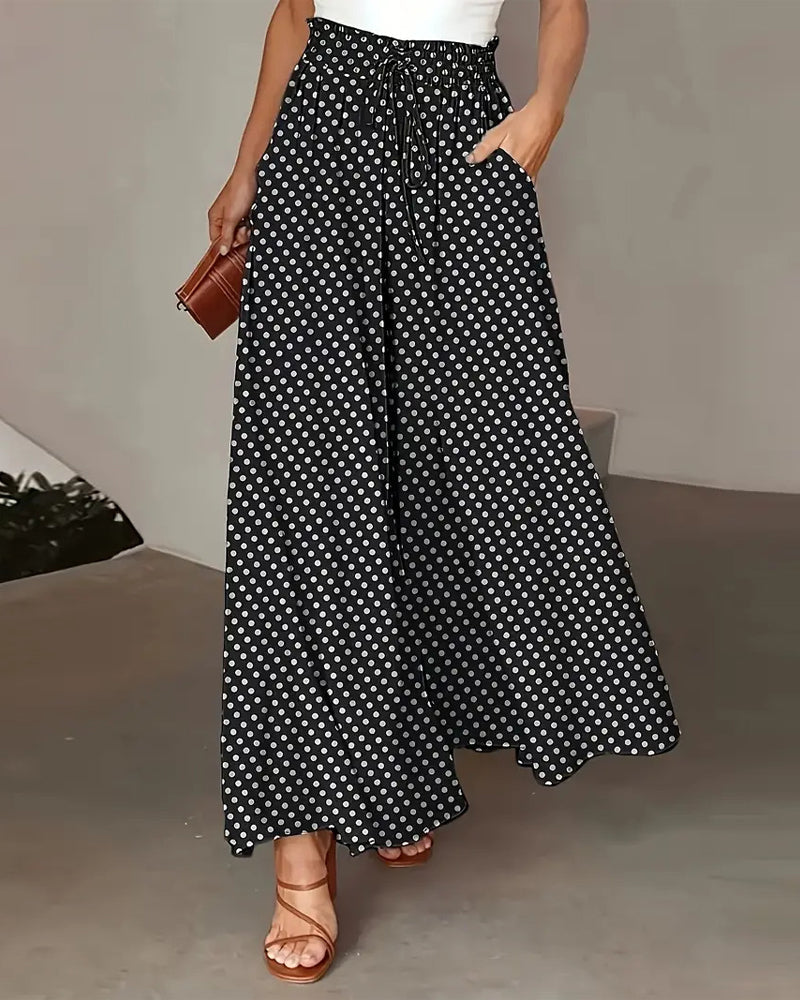 Hose mit weitem Bein und Polka-Dots seitlich dargestellt