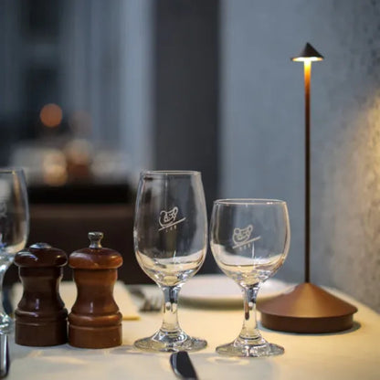 Moderne LED-Tischlampe – Kabellos, Wiederaufladbar & Wasserfest für Innen & Außen