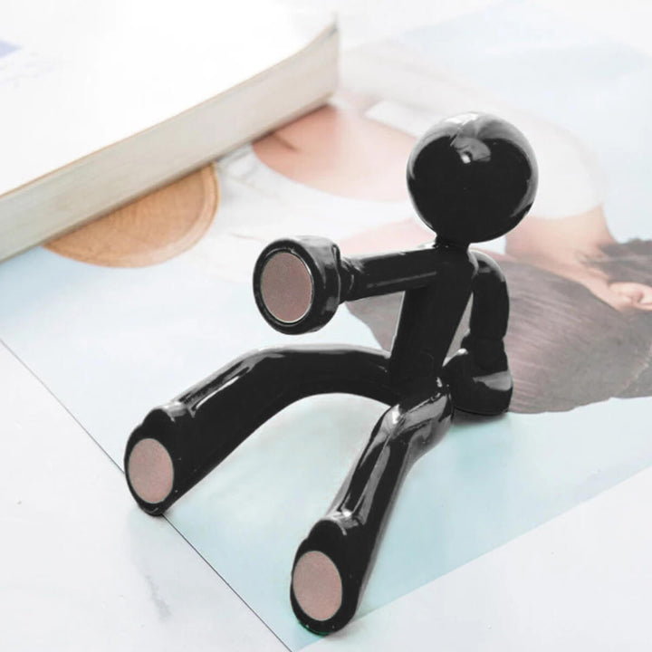 Detailansicht des schwarzen Schlüsselhalters für Wandmontage mit magnetischer Funktion