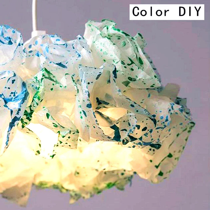 Papier-Pendelleuchte im modernen Wolken-Design aus der Nähe