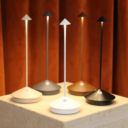 Moderne LED-Tischlampe – Kabellos, Wiederaufladbar & Wasserfest für Innen & Außen