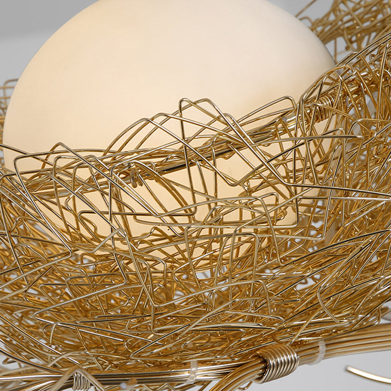 Pendelleuchte mit Milchglas-Kugeln, Vögeln und Nest-Detail