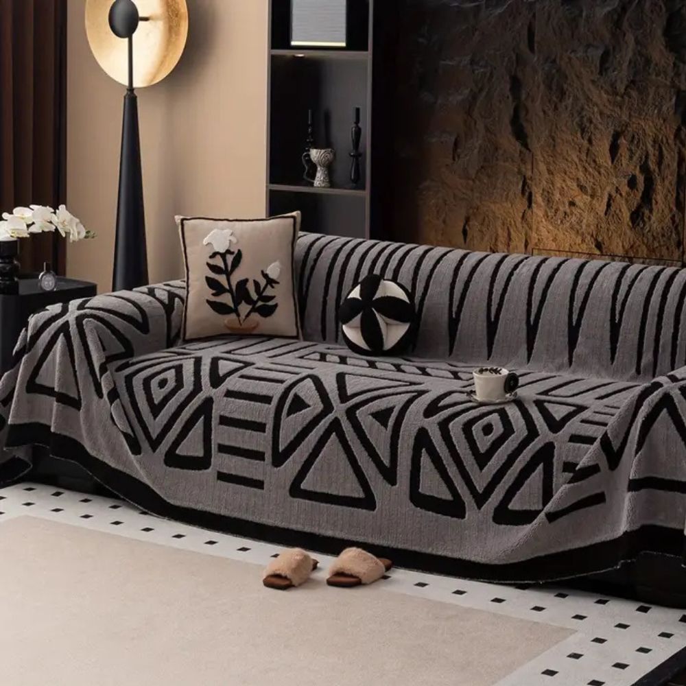 Sofahusse mit Labyrinthmuster – Velours Überwurf für modernen Schutz
