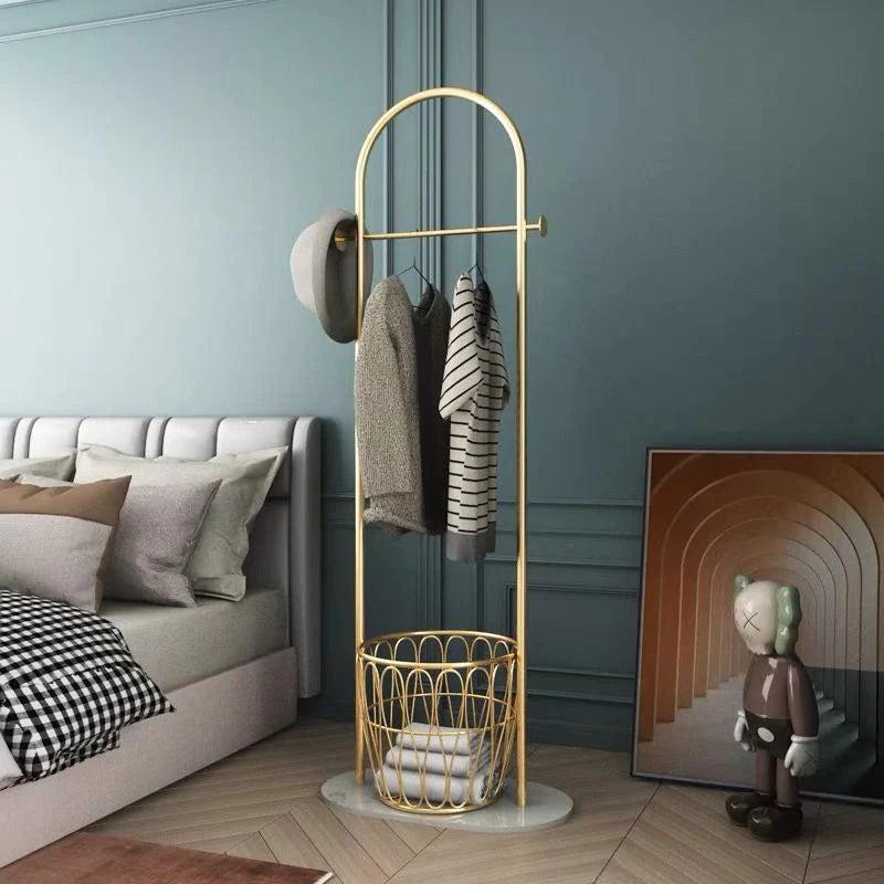 Moderner Metall-Garderobenständer mit Marmorfuß