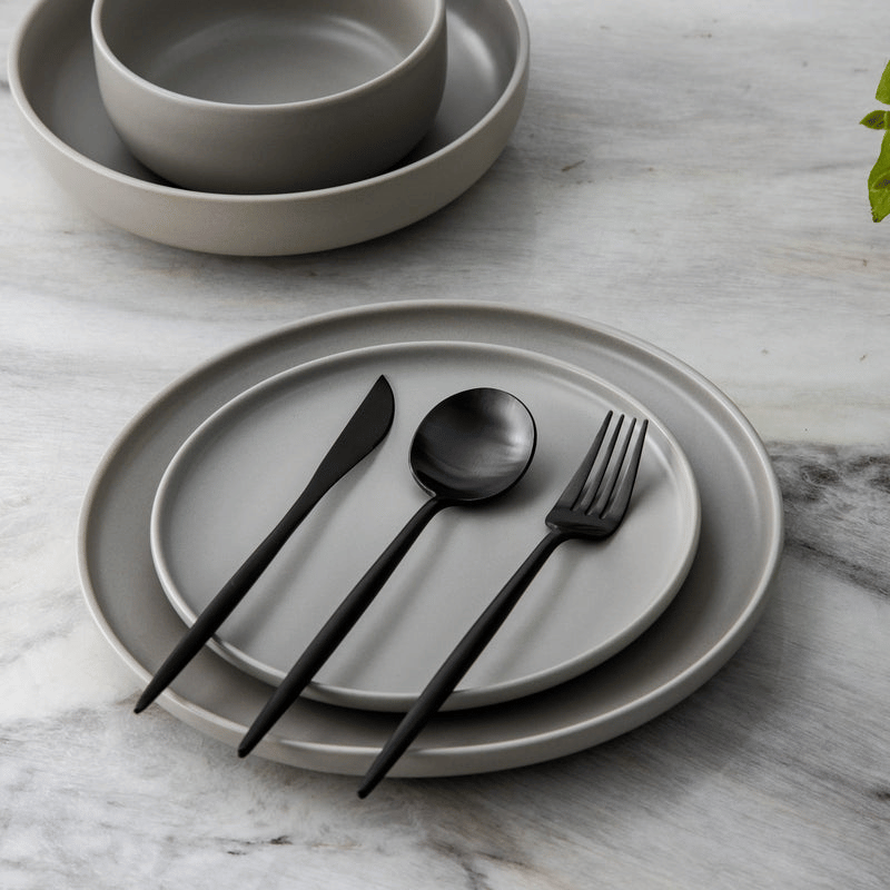 Elegantes Besteckset für den Esstisch