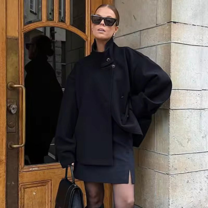 Damen Kurzjacke Mit Hohem Kragen Und Asymmetrischer Knopfleiste