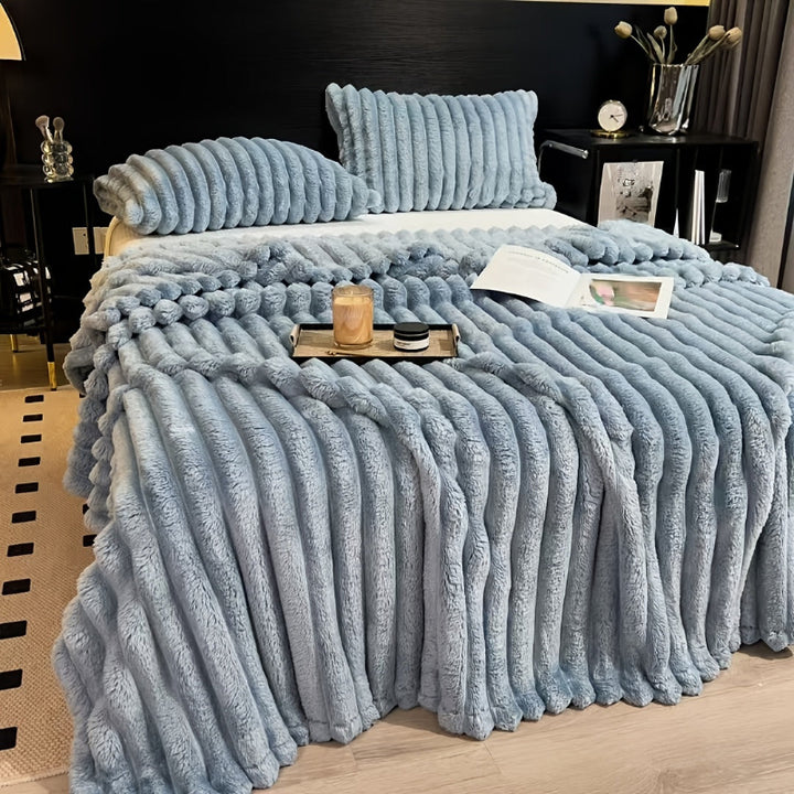 Streifen-Flanellkuscheldecke mit Kunstfell und Kordelzug