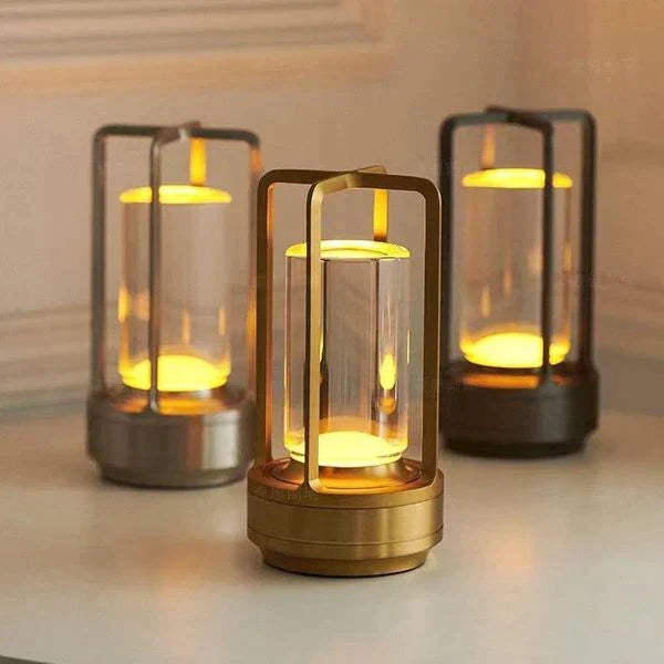 Detailansicht der Kristall-Tischlampe mit dekorativem Design