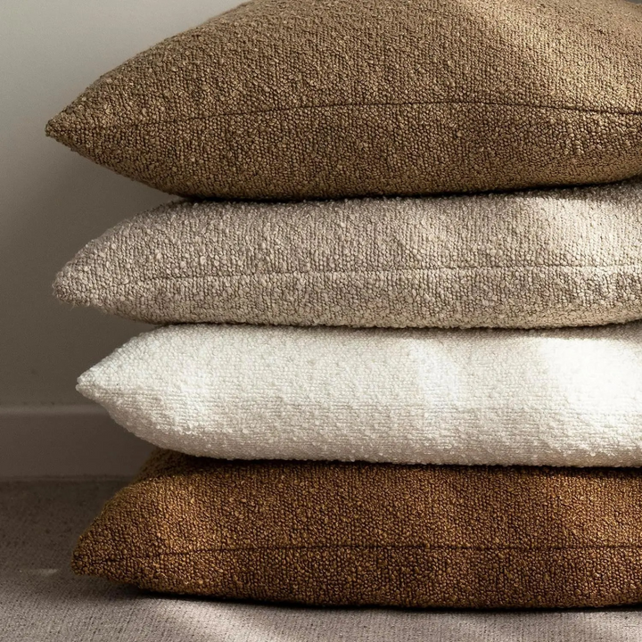Kissenbezug aus Bouclé-Polyester mit strukturierter Oberfläche im Detail