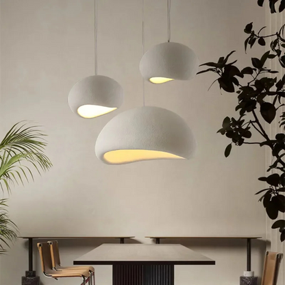 Minimalistische Pendelleuchte für eine ruhige Wohnatmosphäre