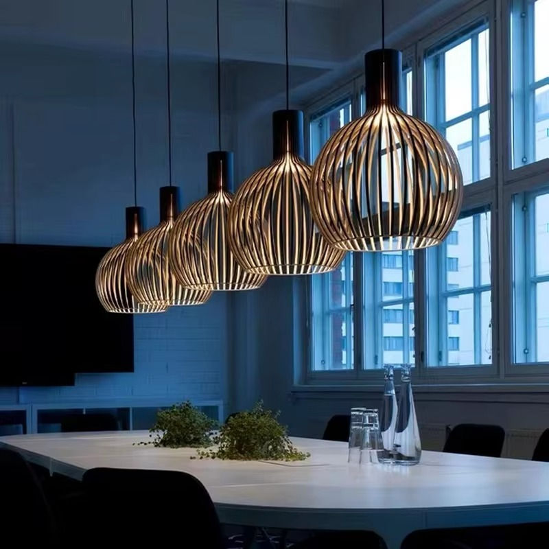 Handgefertigte Pendelleuchte aus Holz