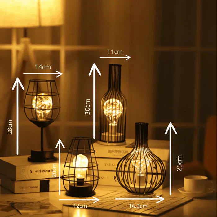 Metallene Tischlampe mit modernem Design als stimmungsvolle Innenbeleuchtung