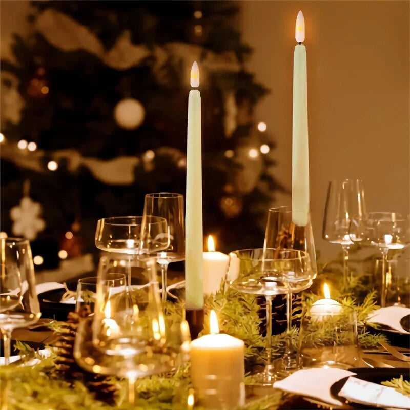 Dekorierte LED-Spitzkerzen auf einer festlichen Tafel