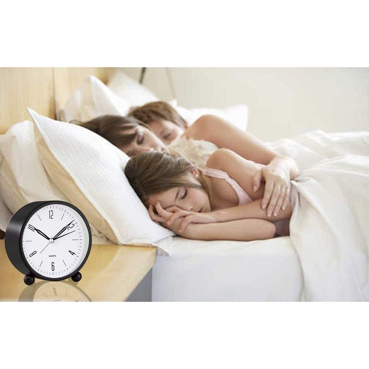 Kleiner Reisewecker analog für Nachttisch und unterwegs