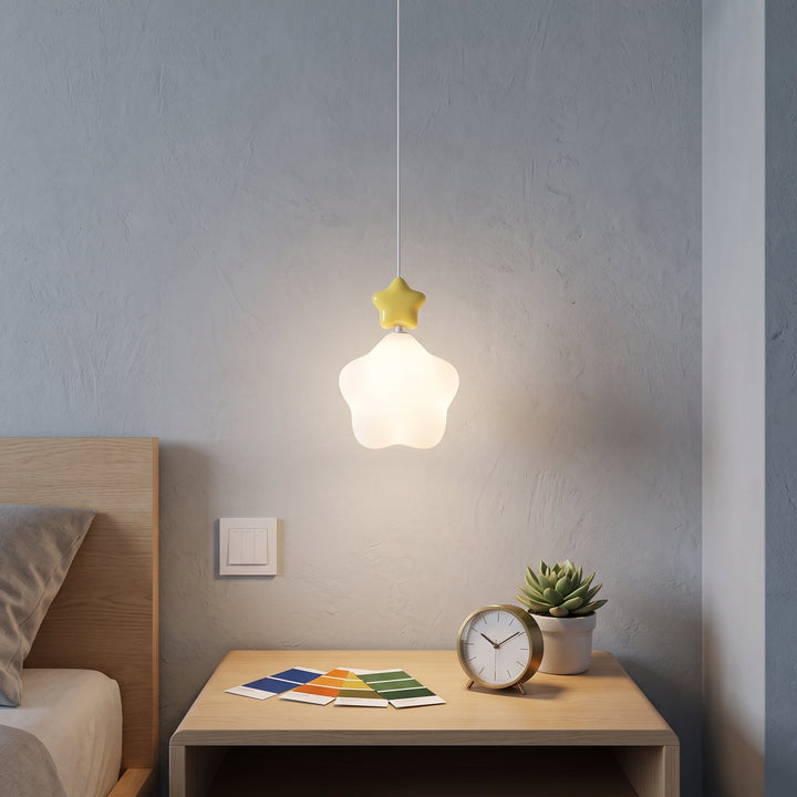 Wolken-Pendelleuchte mit Sternmotiv für Kinderzimmer und Babyzimmer