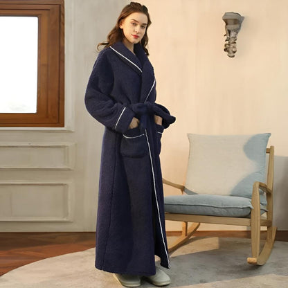 Bademantel mit Schalkragen – Fleece Morgenmantel für Damen und Herren