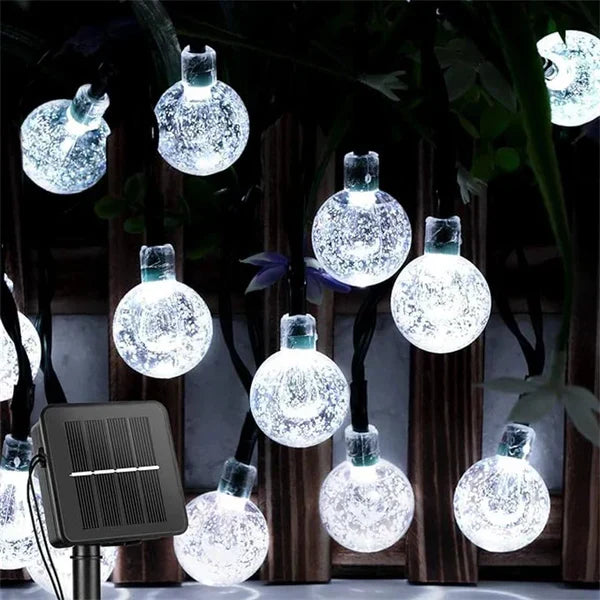 Wetterfeste solarbetriebene LED-Lichterkette für Terrasse und Balkon