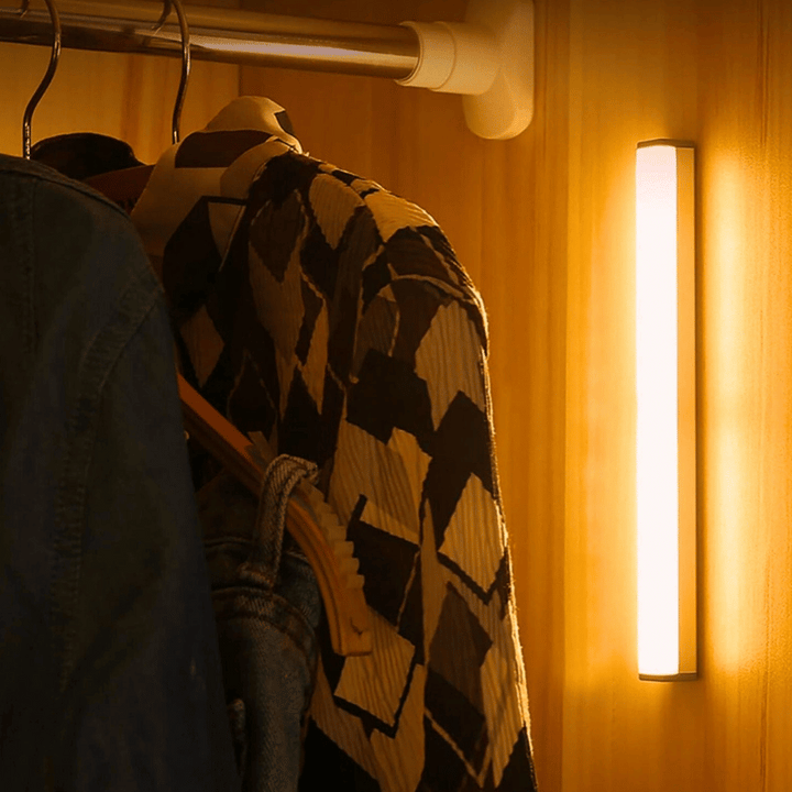 Wiederaufladbare Bewegungsmelder LED Lampe – Energieeffizient & USB-betrieben