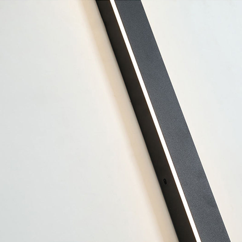 Lineare LED Außenwandleuchte aus Metall und Acryl