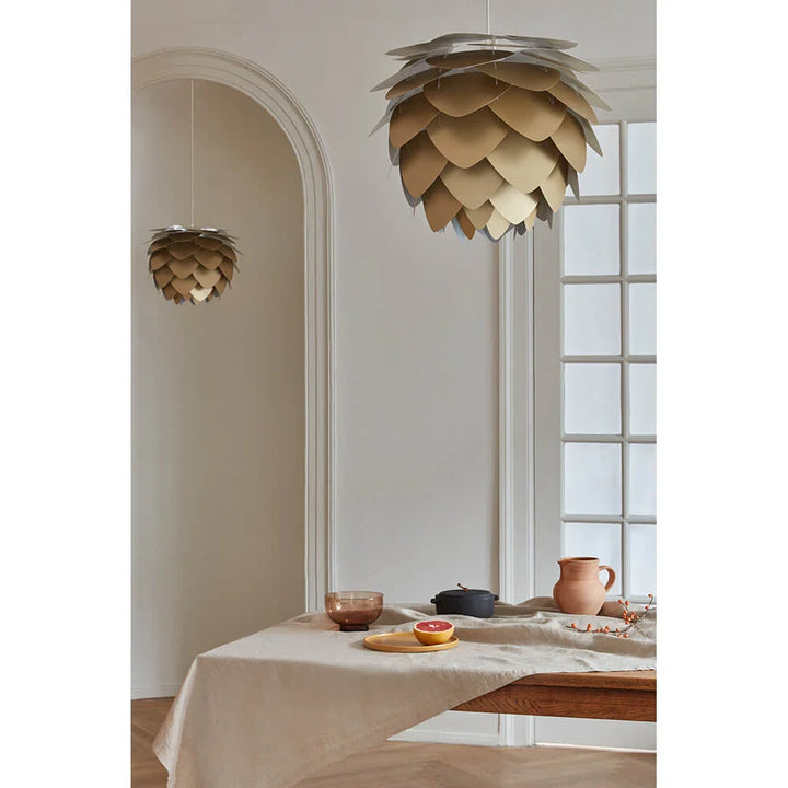 Handgefertigte Pendelleuchte aus Holz im Pinienzapfen-Design