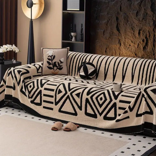 Sofahusse mit Labyrinthmuster – Velours Überwurf für modernen Schutz
