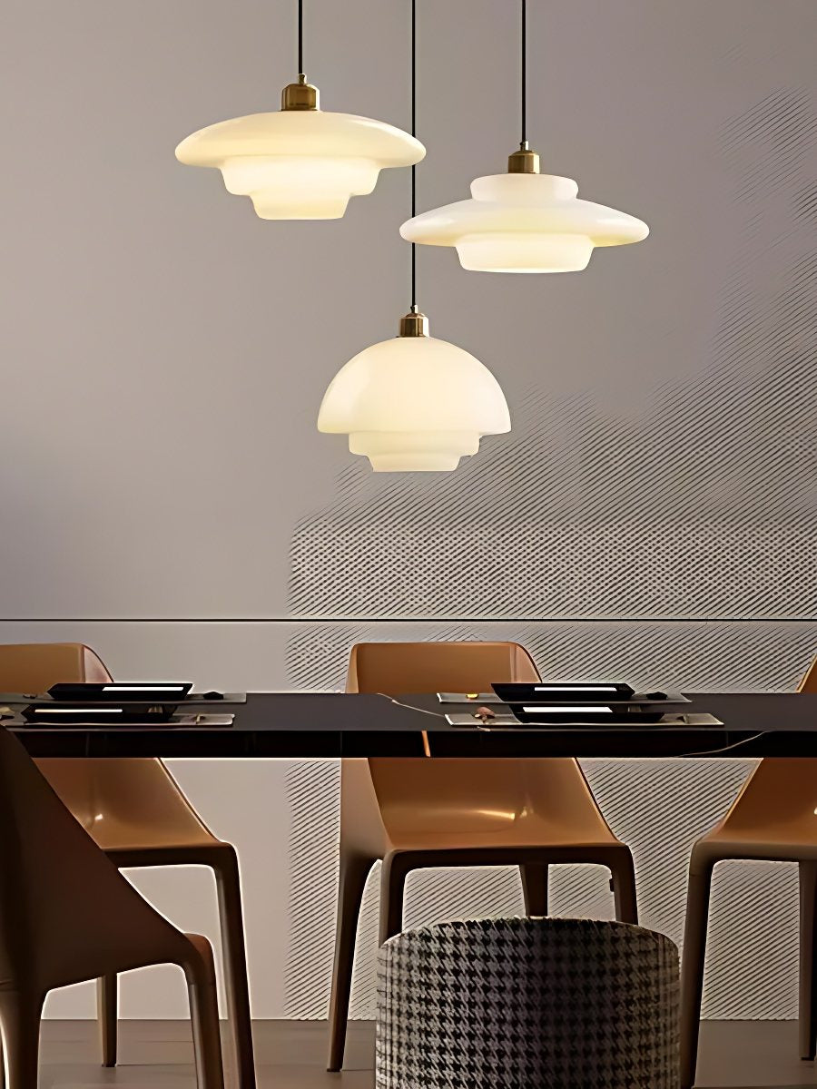 Moderne Milchglas Pendelleuchte – Elegante Hängeleuchte im Mid-Century Design