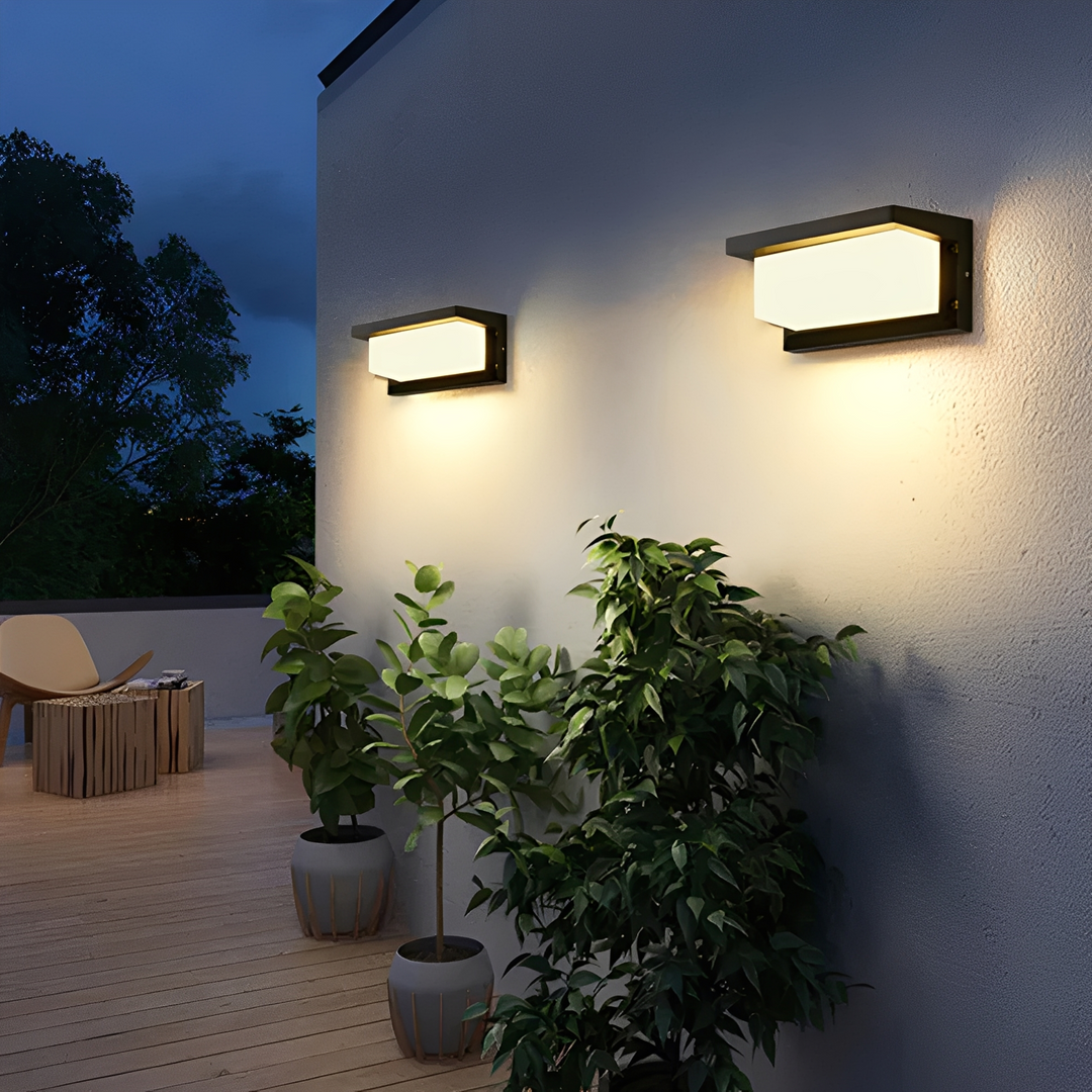 Wetterfeste Wandleuchte aus Aluminium für die Außenmontage am Haus