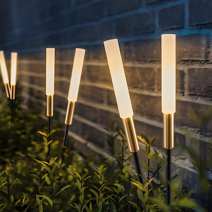 Solar Gartenleuchte in Schilfrohr-Optik mit LED im Garten