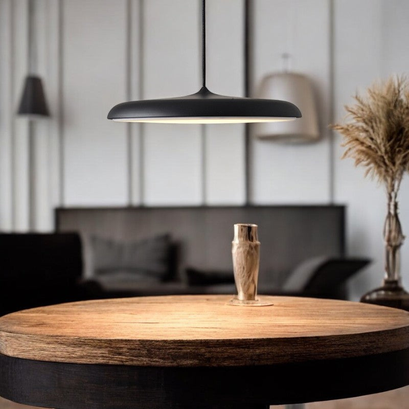 Skandinavische LED Pendelleuchte im Scheibendesign