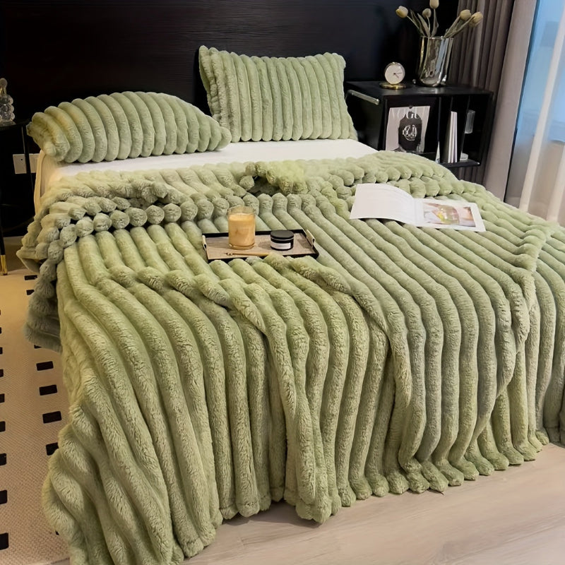 Streifen-Flanellkuscheldecke mit Kunstfell und Kordelzug