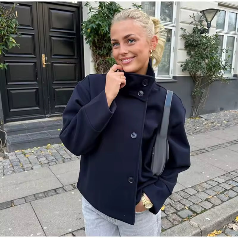 Damen Kurzjacke Mit Hohem Kragen Und Asymmetrischer Knopfleiste
