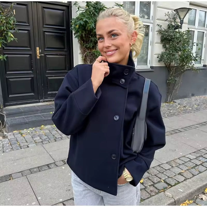 Damen Kurzjacke Mit Hohem Kragen Und Asymmetrischer Knopfleiste