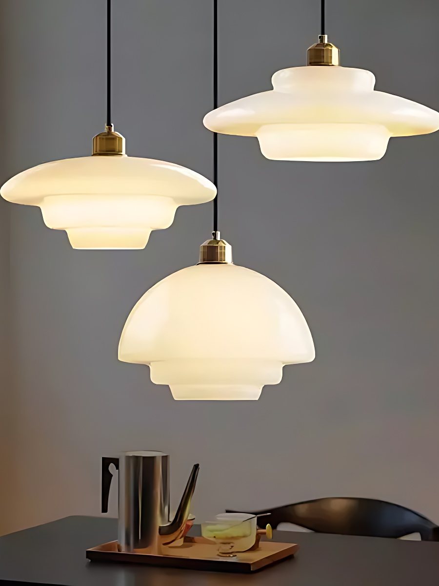 Moderne Milchglas Pendelleuchte – Elegante Hängeleuchte im Mid-Century Design