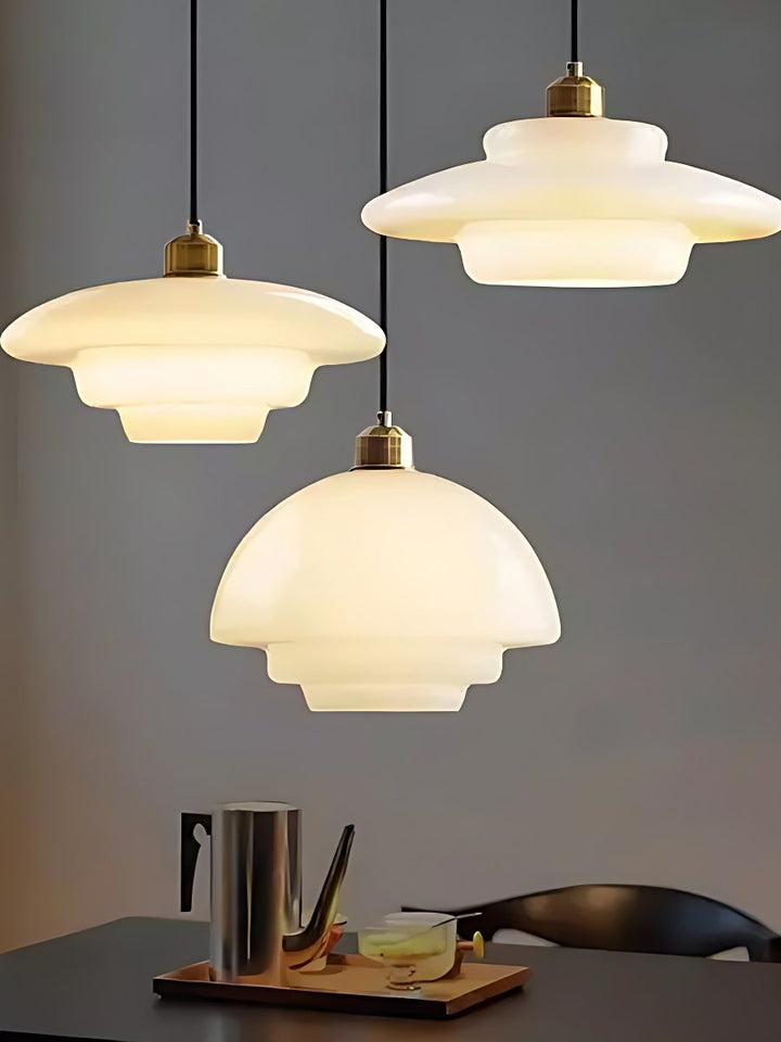 Moderne Milchglas Pendelleuchte – Elegante Hängeleuchte im Mid-Century Design