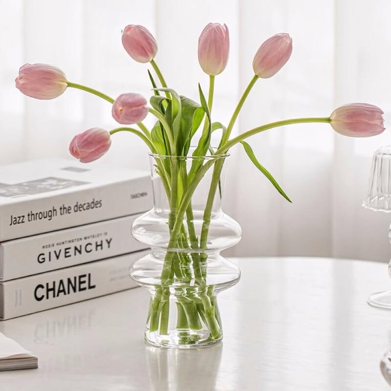 Glasblumenvase mit wellenförmigem Design