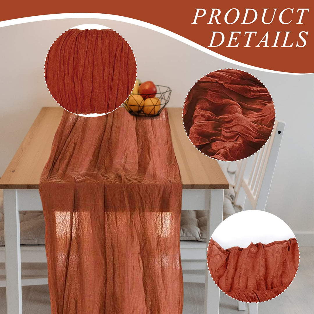 Terrakotta-Tischläufer als elegante Dekoration für eine lange Tafel