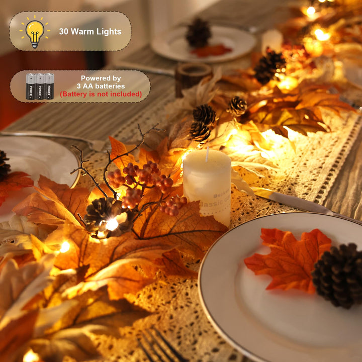 Festliche Weihnachtsdekoration mit integrierten Lichtern und Naturmotiven