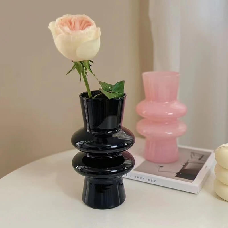 Glasblumenvase mit wellenförmigem Design