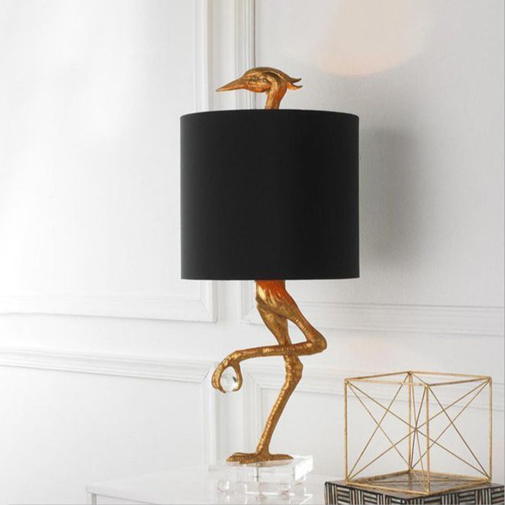 Elegante Nachttischlampe mit Strauß-Design und Stoffschirm