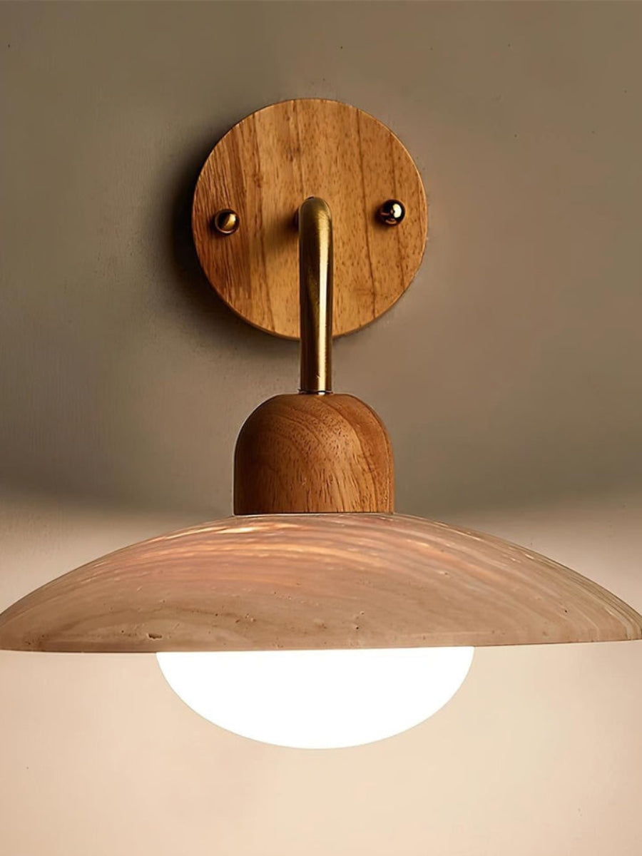Moderne Travertin Wandleuchte – Scheibenform mit Holz- und Metallelementen