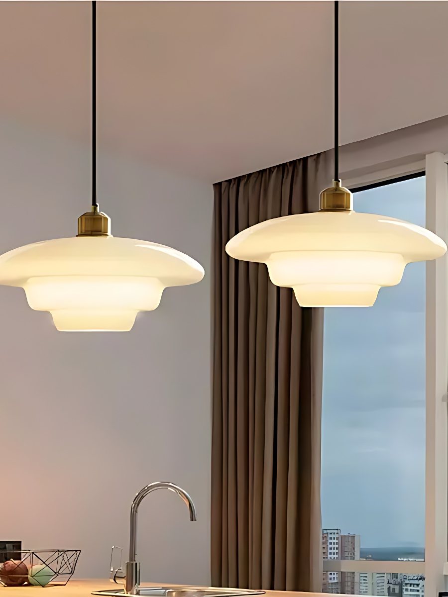 Moderne Milchglas Pendelleuchte – Elegante Hängeleuchte im Mid-Century Design