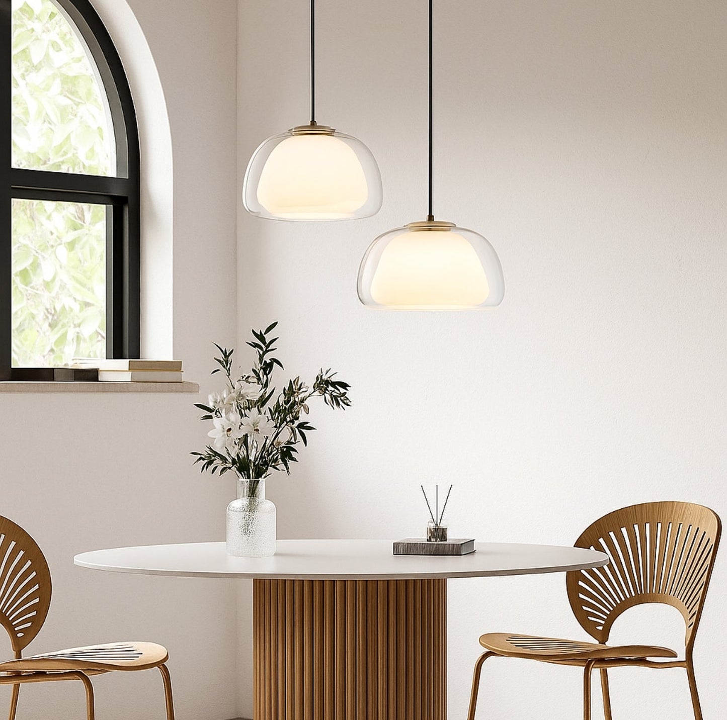 Glas Pendelleuchte mit weißem Schirm und Diffusor
