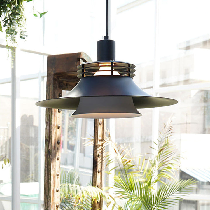 Moderne schwarze Pendelleuchte aus Aluminium