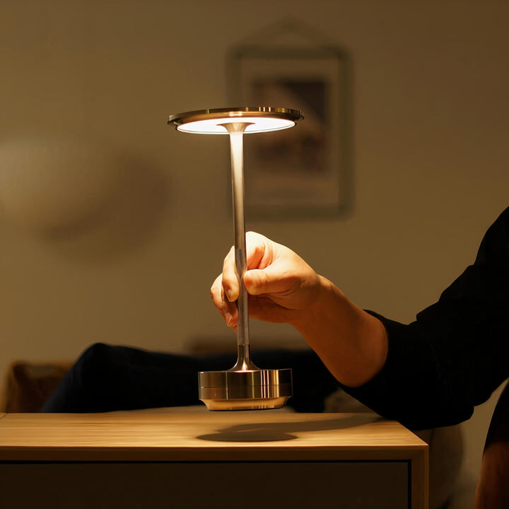 Kabellose dimmbare Designer Tischlampe in elegantem Design